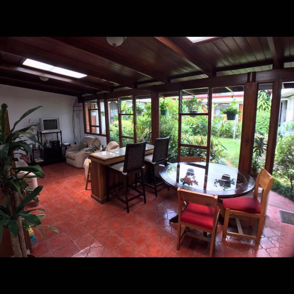 ホテル Casa Kibi Kibi サンホセ エクステリア 写真
